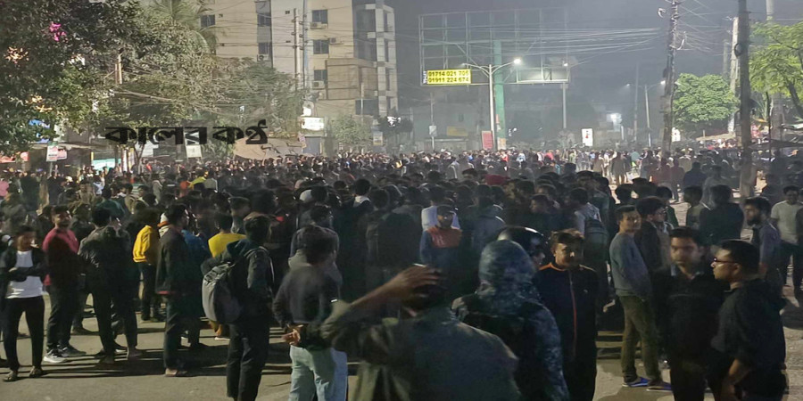 Khulna University students have blocked the Sonaadanga bus terminal in Khulna.