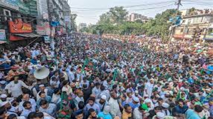 বাংলাদেশের ইসলামি দল উলামা মাশায়েখ এক বৃহত্তম মহাসম্মেলনের আয়োজন করেছে, যেখানে দেশজুড়ে ইসলামের শিক্ষা ও নেতৃত্বের নতুন দিশা তৈরির আহ্বান জানানো হয়েছে।