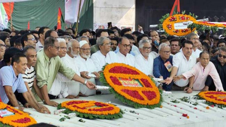 জাতীয় বিপ্লব ও সংহতি দিবসে শহীদ জিয়ার সমাধিতে বিএনপি নেতাকর্মীদের শ্রদ্ধার্ঘ্য