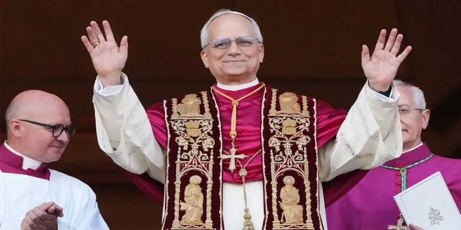 Pope Leo XIV Assumes Papacy, Signaling a Return to Tradition and Social Commitment Photo: Collected