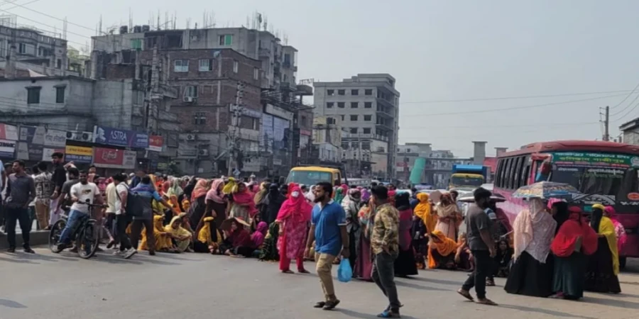 Garment Workers Block Tongi Highway Over Unpaid Wages Photo: Collected